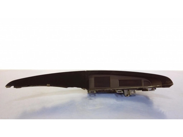 Радио/ проигрыватель CD/DVD / навигация