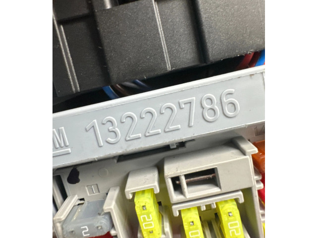 Pojistková skříňka 13222786 Opel Zafira C 2016