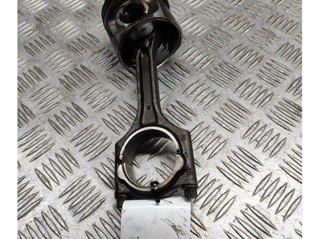  Поршень  31339777, 31401216  Volvo V60  