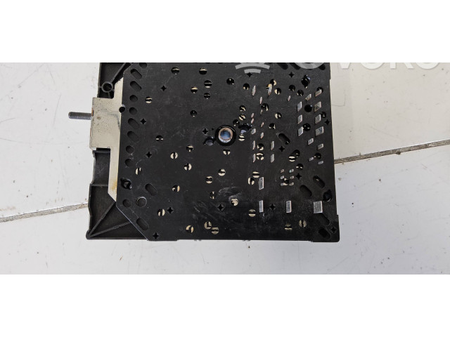 Блок предохранителей  01718130   Volkswagen Caddy    