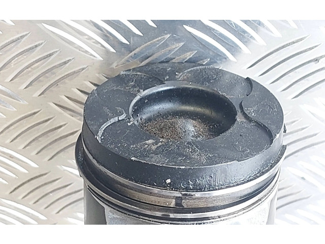  Поршень с шатуном D5204T2   Volvo V60  