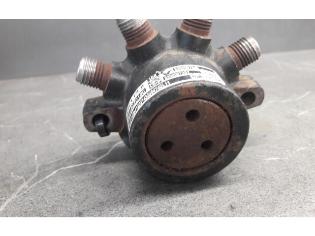 Топливная рампа 8200057345   Renault Clio II  