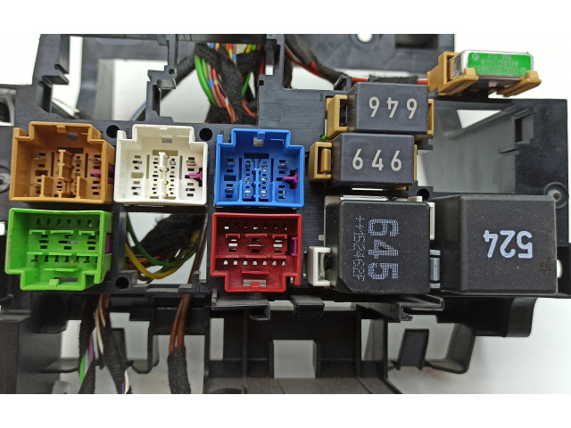 Pojistková skříňka 3C0951253C, 7E1937535G Volkswagen Transporter - Caravelle T6 2016