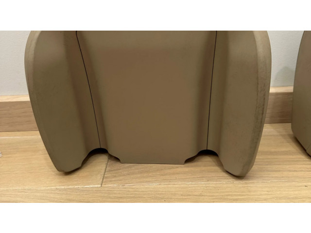 Priekinės sėdynės galvos atrama