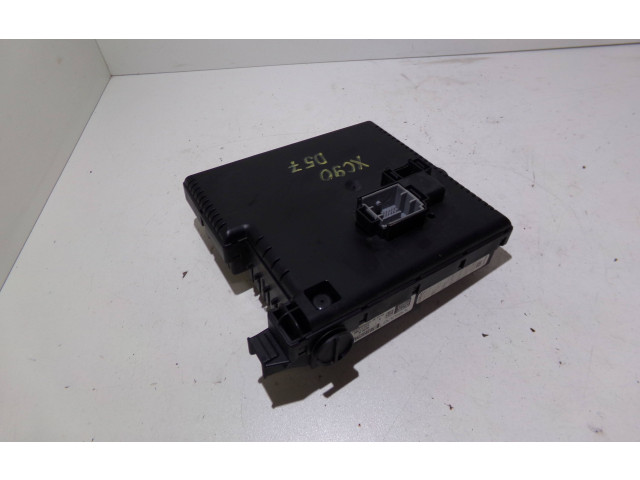 Блок предохранителей 8676391, 12217799   Volvo XC90    