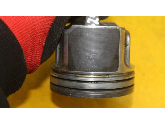  Поршень с шатуном    Skoda Fabia Mk1 (6Y)  