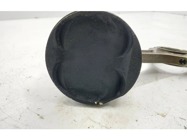  Поршень с шатуном    Maserati Quattroporte  