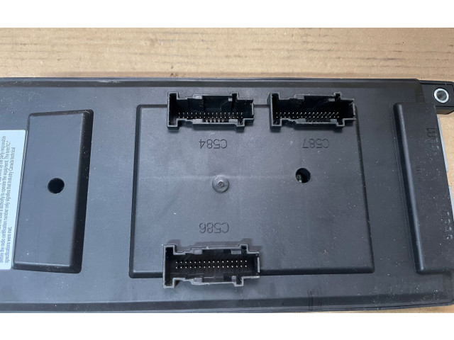 Блок предохранителей DW9314F041 Jaguar XJ X351