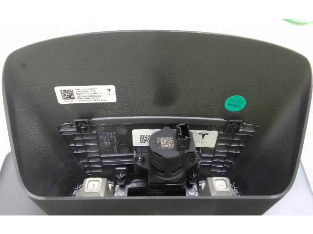 Дисплей    1673288-10-B   Tesla Model 3