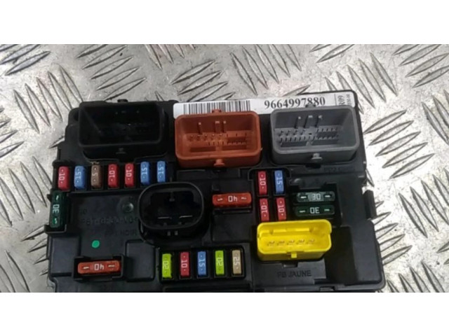 Блок предохранителей 654588 Citroen C3 Picasso