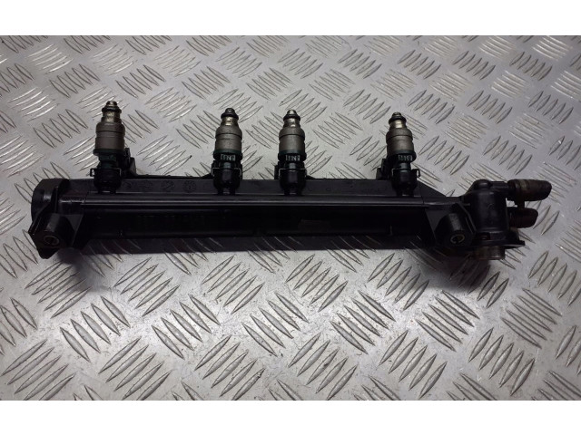 Топливная рампа 06A133317A   Skoda Octavia Mk1 (1U)  