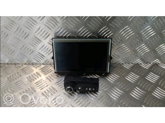 Радио/ проигрыватель CD/DVD / навигация