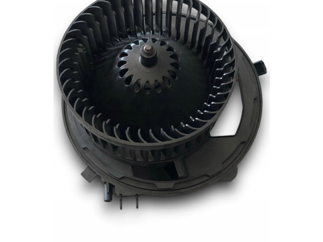 Вентилятор печки 5Q1819021E Volkswagen Golf VIII