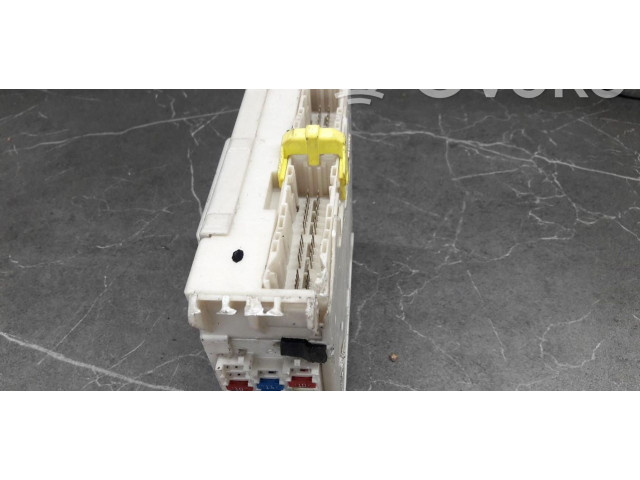 Pojistková skříňka 82730-53022 Lexus 220D-250-350 2002