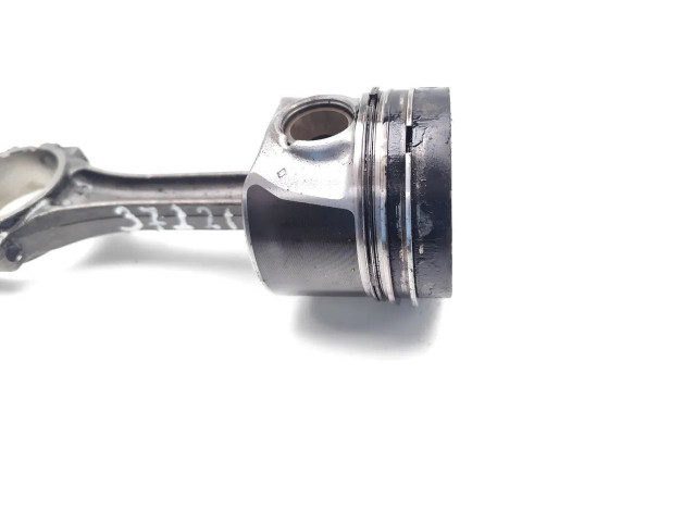  Поршень с шатуном CFWA CFWA  Skoda Fabia Mk2 (5J)  