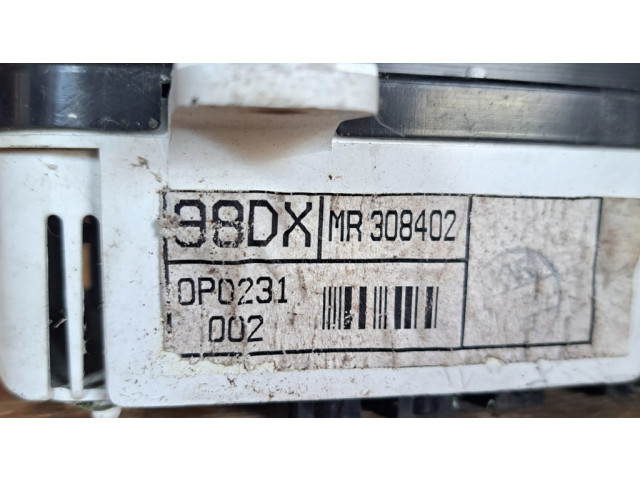 Панель приборов MR308402, 0P0231 Mitsubishi Carisma