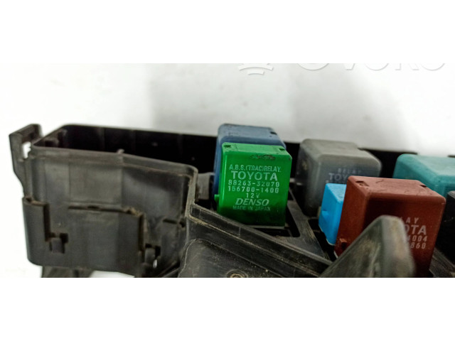 Блок предохранителей  8826332070, 1567001400   Toyota Prius (XW20)    