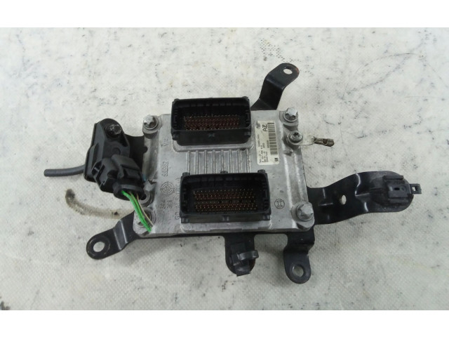 Блок управления двигателя 55557246   Vauxhall Astra H