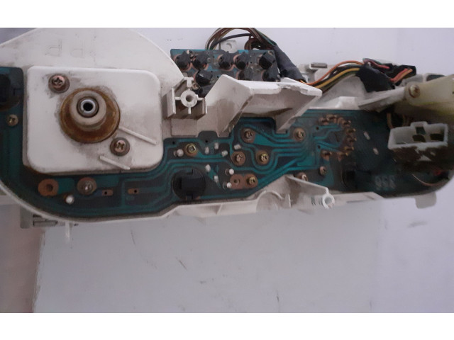 Přístrojová deska Mitsubishi Pajero 1990 MB716928