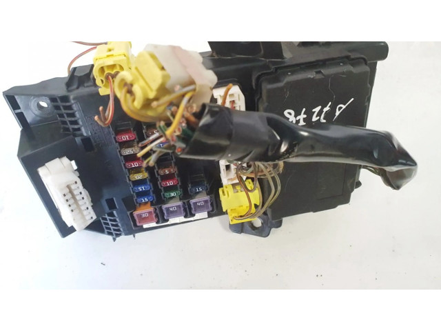   Pojistková skříňka 8264105011, 05810530   Toyota Avensis T220 2001