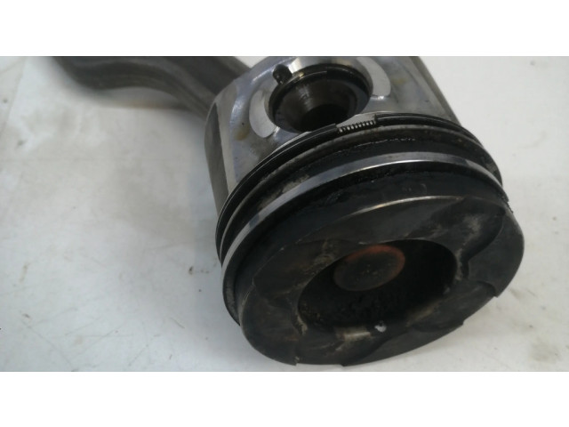 Píst    Ford C-MAX I  pro naftový motor 1.6  