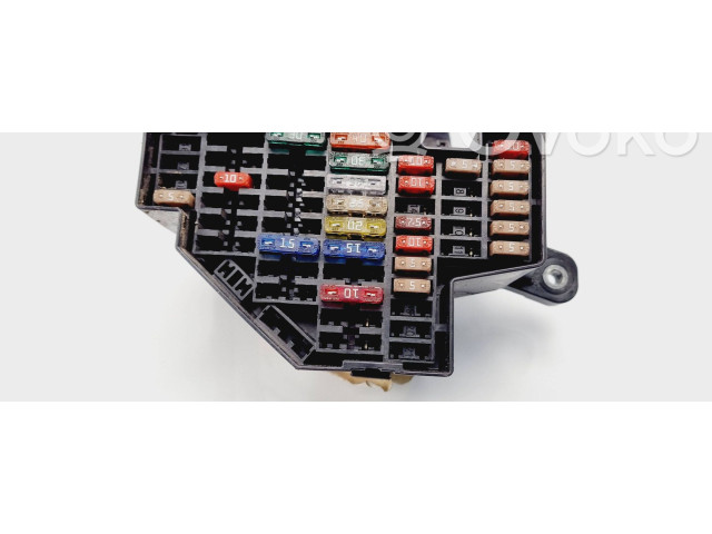 Блок предохранителей    Volkswagen Jetta V    