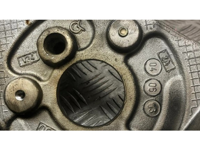 Кронштейн топливного насоса