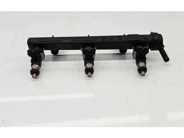 Топливная рампа 04C133313N   Skoda Fabia Mk3 (NJ)  