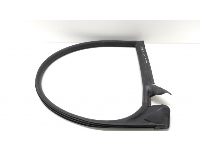 Уплотнительная резина (на передний дверях)