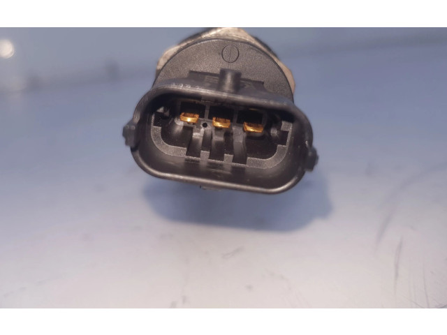 Топливная рампа AJ813370, G4D39D280AA Jaguar XE