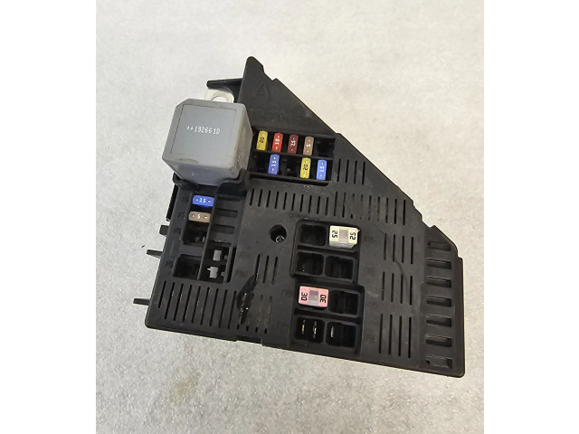 Блок предохранителей 32287002 Volvo XC90