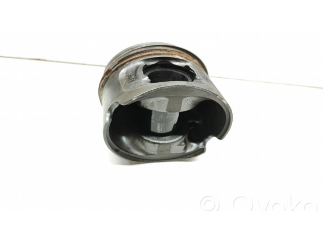 Píst 0840BB BMW 5 E60 E61 pro naftový motor 2.0