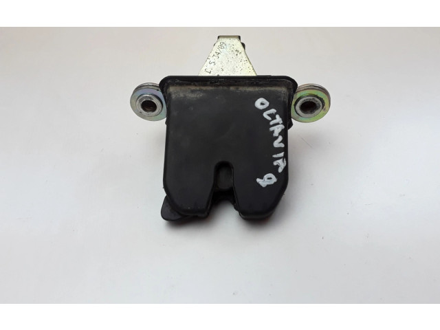 Замок багажника 1Z5827501D    Skoda Octavia Mk2 (1Z) 2004 - 2013 года