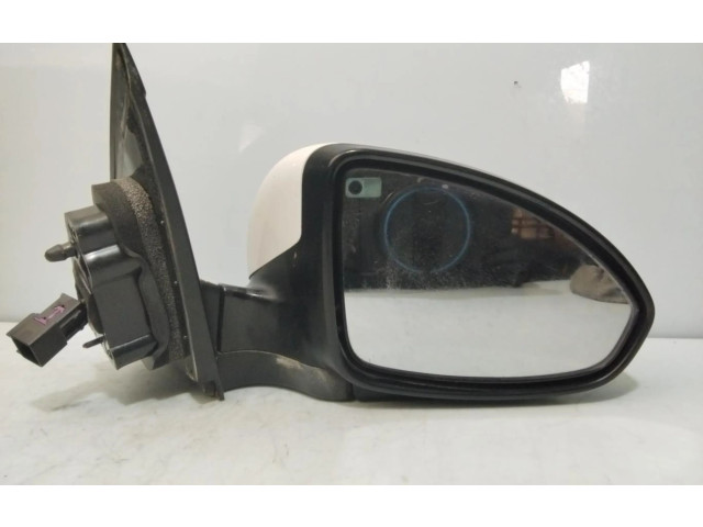 Ручка стеклоочистителей E13027379   Chevrolet Cruze