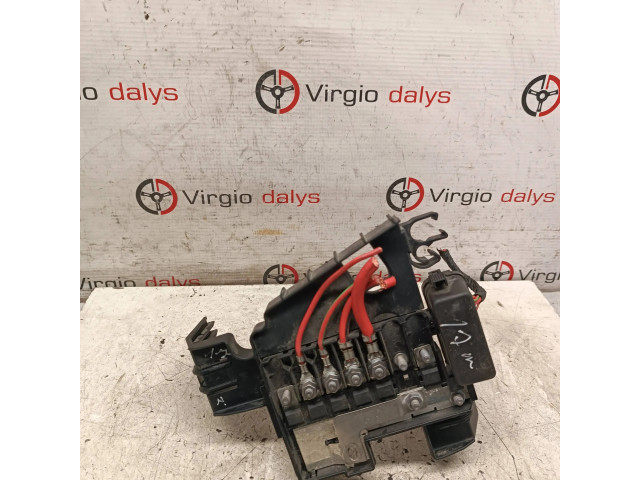 Блок предохранителей 6R0937550A   Skoda Citigo    