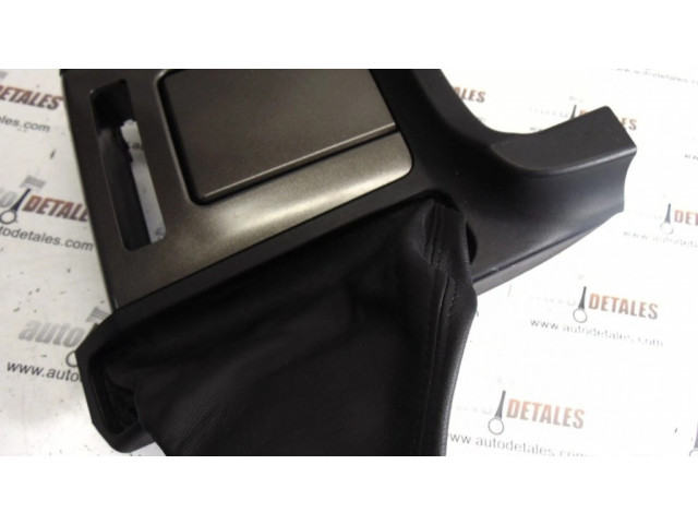 Передний держатель чашки