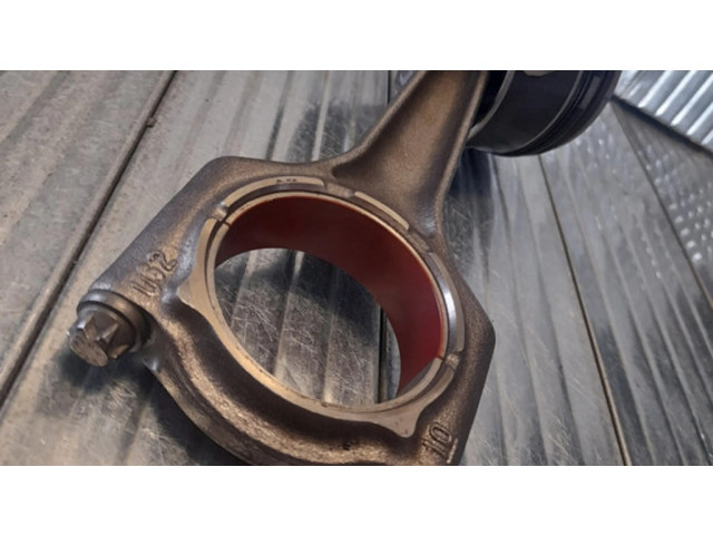 Поршень с шатуном 8678931, 9494399 BMW X2 F39 для бензинового двигателя 2.0