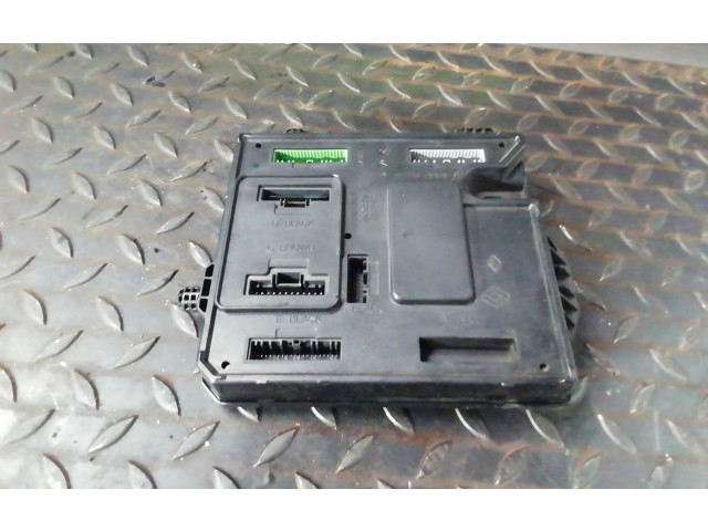 Pojistková skříňka Řídící jednotka BSM 284B15986R Renault Megane III 2009