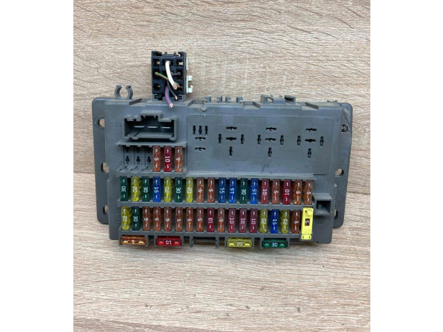 Блок предохранителей 518174701, YQE000050 Rover 75