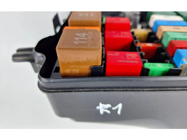 Pojistková skříňka 9824510780 Peugeot 208 2020