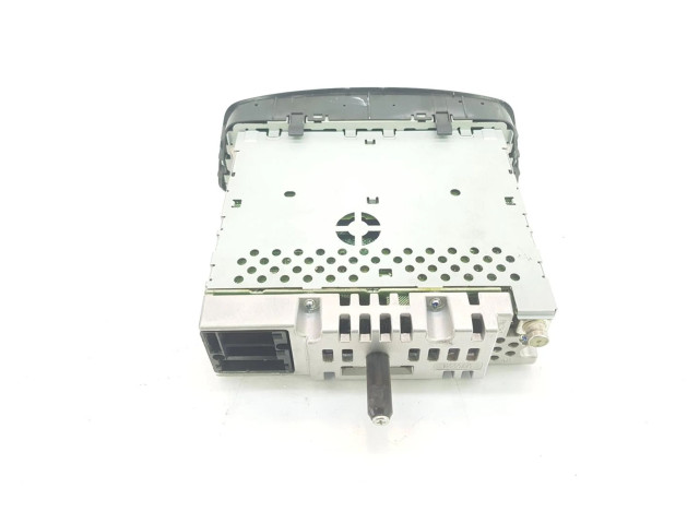 Радио/ проигрыватель CD/DVD / навигация