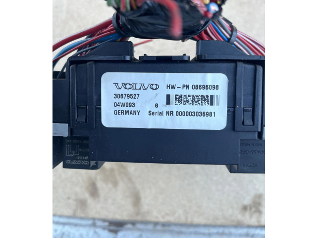 Блок предохранителей 30679527, 30679527 Volvo XC90