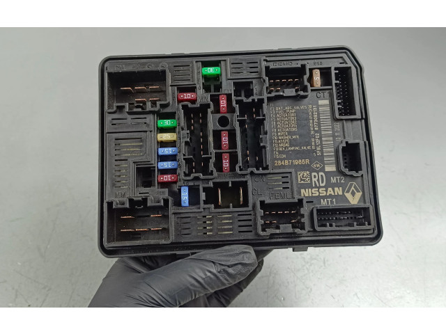 Блок предохранителей 284B71965R Dacia Jogger