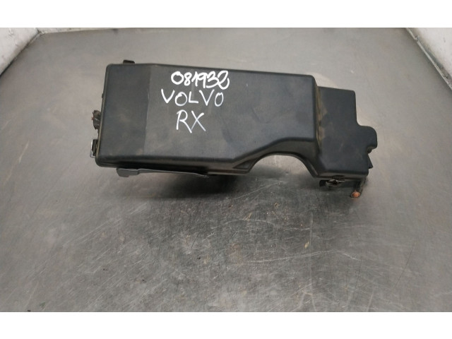 Блок предохранителей 9168986   Volvo S80    