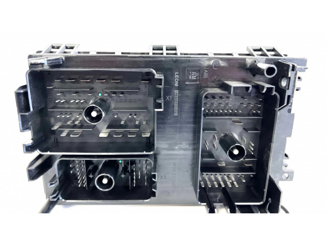 Pojistková skříňka 22753454, 1110107AB Opel Ampera 2012