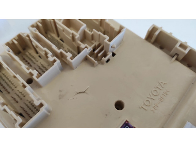 Блок предохранителей 63586795, 8273078021 Lexus NX