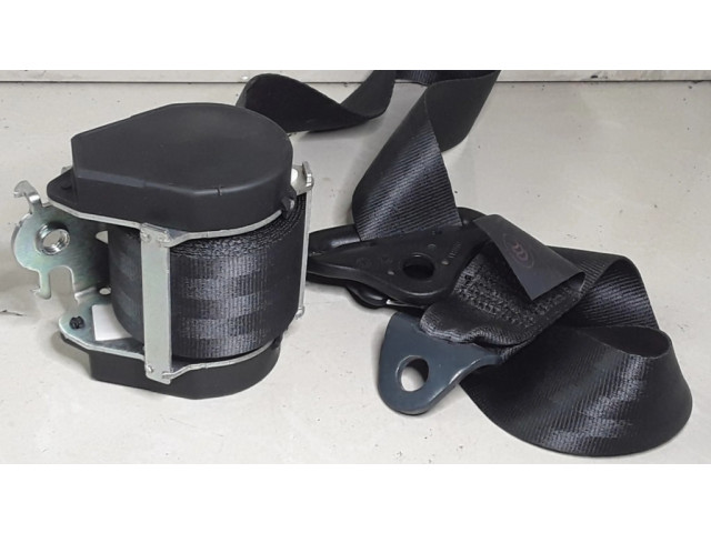 Задний ремень безопасности