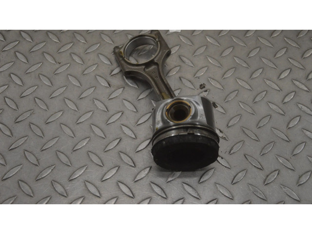 Píst Volvo V40 D 4204 T14