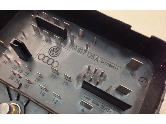 Блок предохранителей 1K0937125A Volkswagen Golf Plus