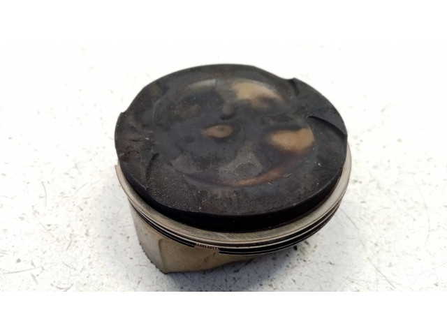 Píst 11257613626, 11257576475 BMW 5 F10 F11 pro benzínový motor 5.0 N63